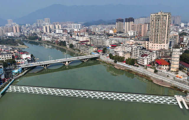 河道 河畅  水清 生态  环境 人居 水 环境治理 群众  生活空间 民生 住房 楼房 绿色 
