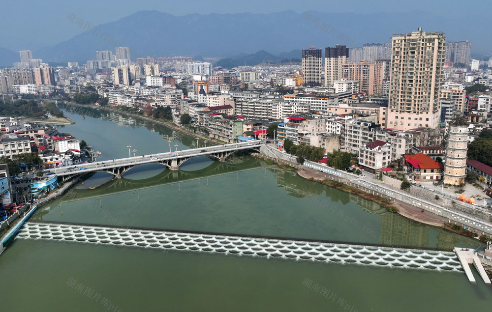 河道 河畅  水清 生态  环境 人居 水 环境治理 群众  生活空间 民生 住房 楼房 绿色 