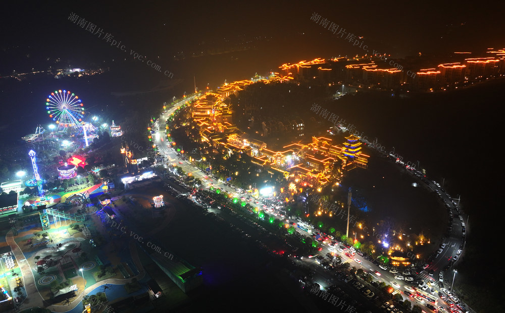 湖南  郴州   苏仙区   郴州长卷  文化旅游度假区    火壶舞  非遗音乐会  市民  游客 
  跨年  2026年元旦    飞天山  郴州长卷 
 景区  火壶表演   非遗  游客  文旅   