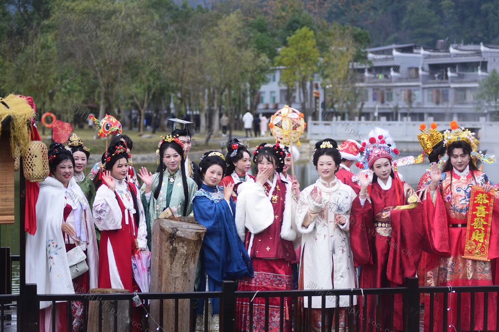 宁远：特色集市游人乐