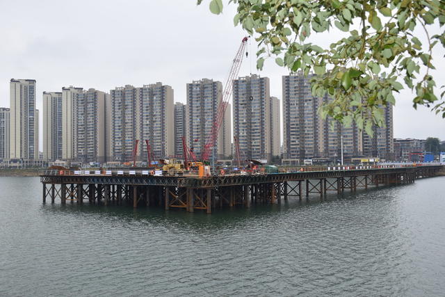 冲刺“开门红”青丰桥元旦施工忙