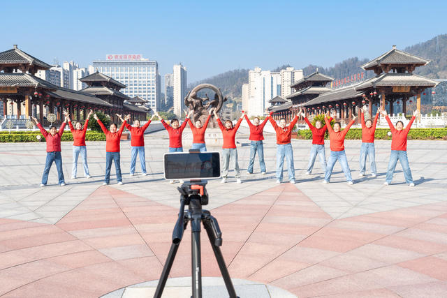 气温持续回暖    乐享冬晴时光