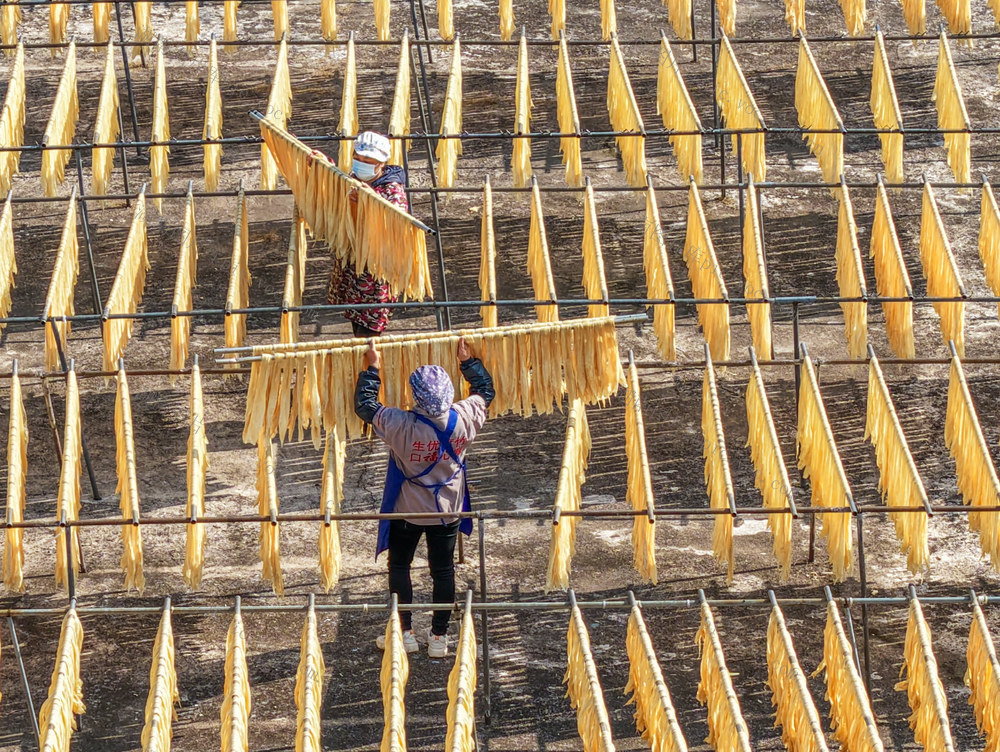 湖南江华：手工腐竹加工忙