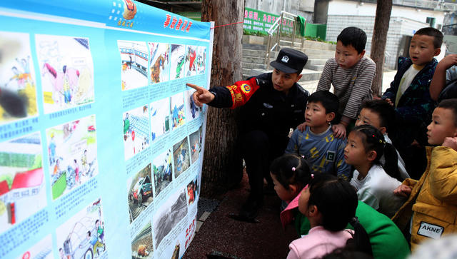 吉首铁警寒假前夕深入校园“说法”