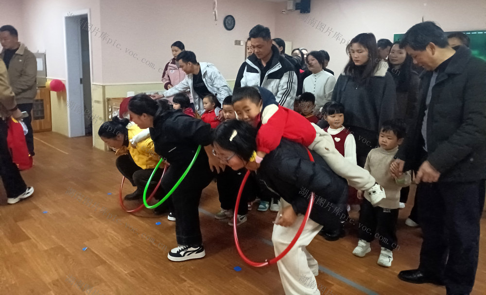 期末幼儿园亲子活动  多元趣味环节与童真互动体验