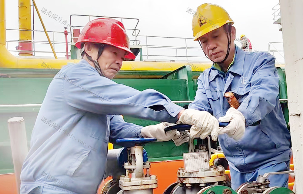 应对寒潮  安全生产