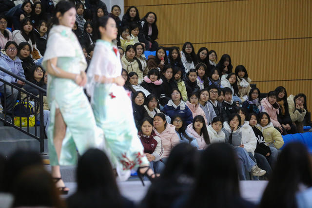 服装秀 毕业秀 服装设计 模特 T台 走秀