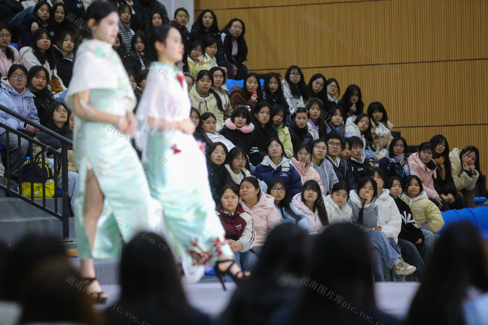 服装秀 毕业秀 服装设计 模特 T台 走秀