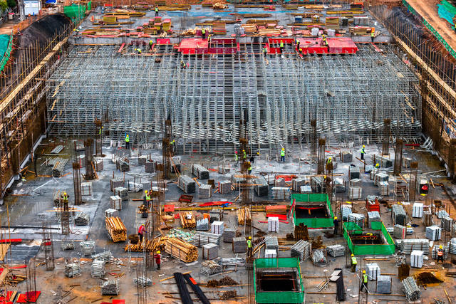 坚守岗位 元旦 建设 智慧仓储 生产