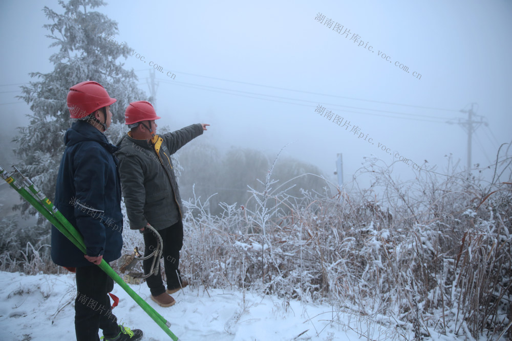 湖南桂东 冰雪 保 电，护  冬日暖光
