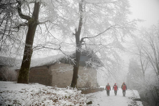 湘西龙山  雪中 午餐