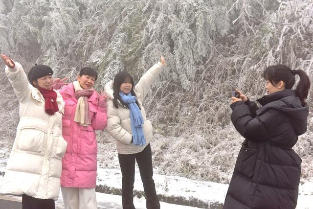 登山 雪景 踏雪 冬日 寒潮 