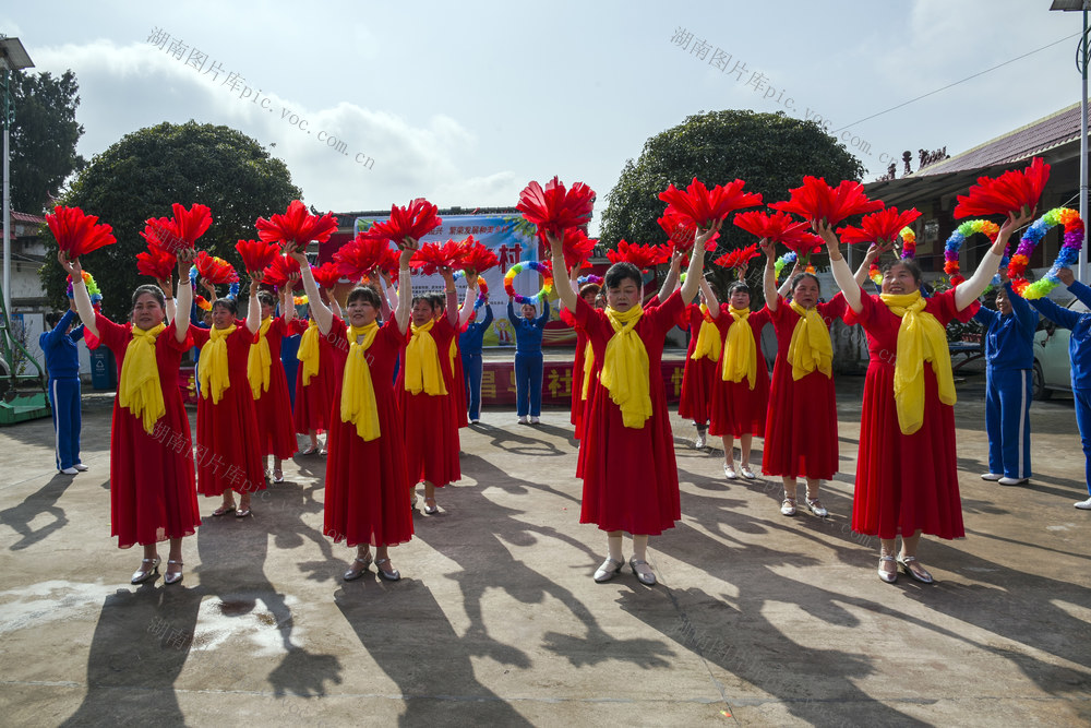 启动村晚系列活动