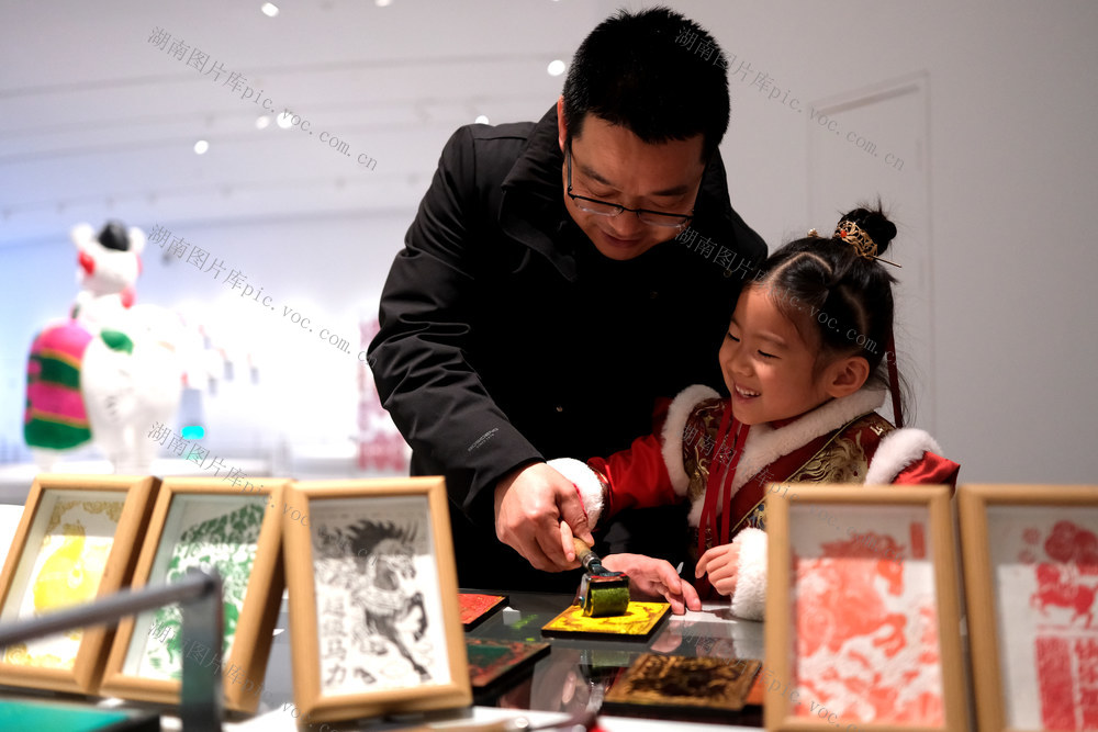 拓印年画，迎新春