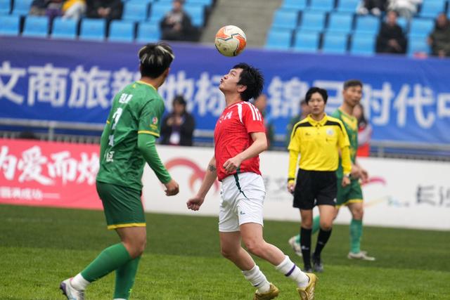 足球  摇滚明星  