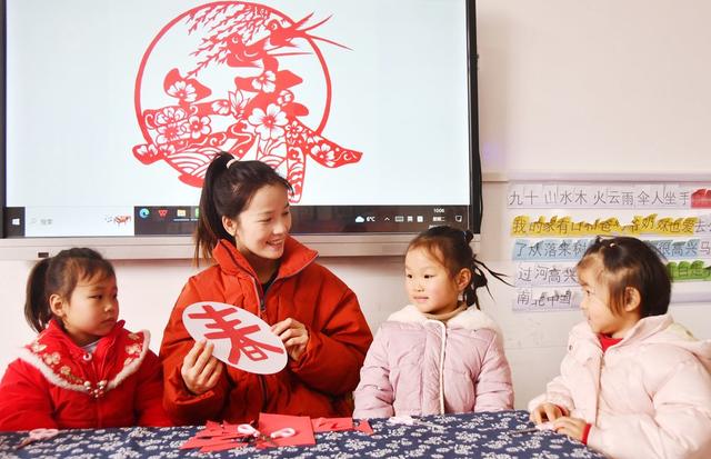  迎春剪纸  体验非遗