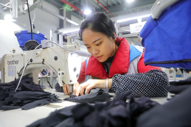 抓生产  赶订单  拓产能  开门红 内衣生产 物流园