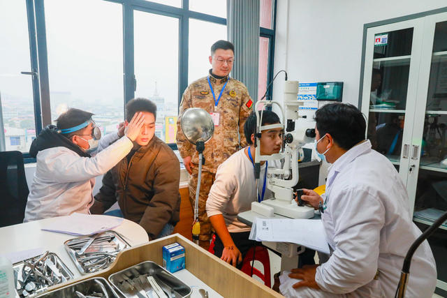 应征  青年  征兵  体检