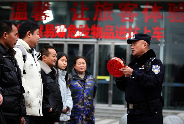 吉首铁警提前打响春运安全保卫战