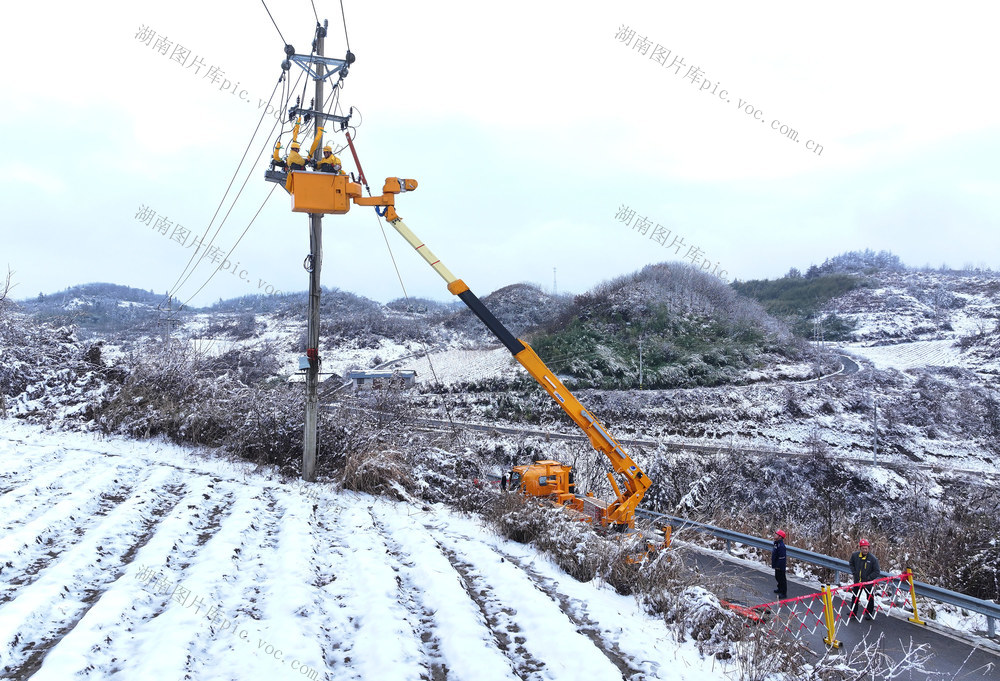湘西 龙山 雪中带电消缺  保供电 