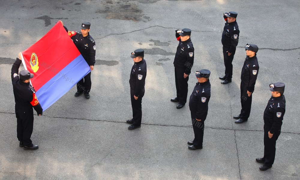 吉首铁警崭新姿态喜迎“警察节”
