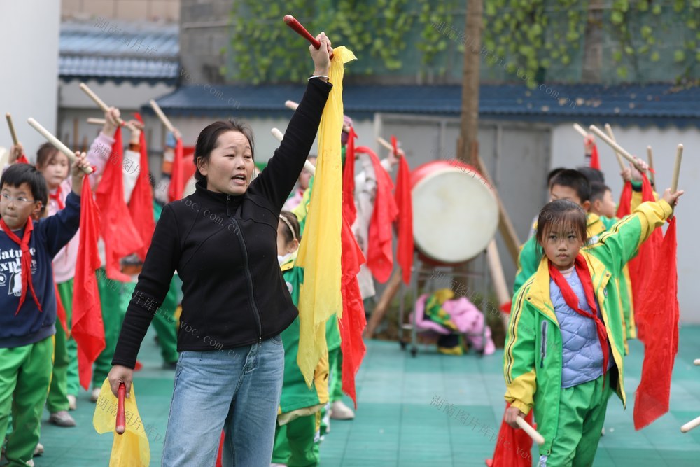 苗族 学生 湘西 土家族 鼓舞  课后服务 社团 熏陶 小学
