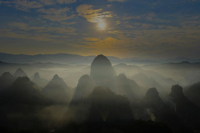 丹霞 峰林 云海 山 雾