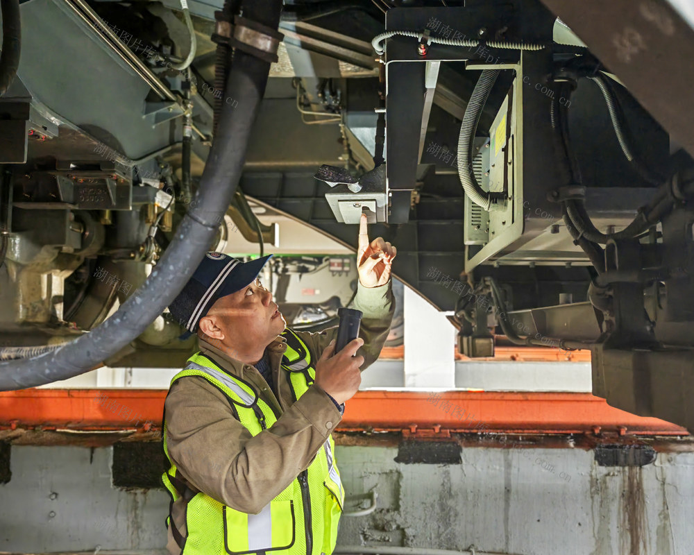 动车组；绿巨人；电务