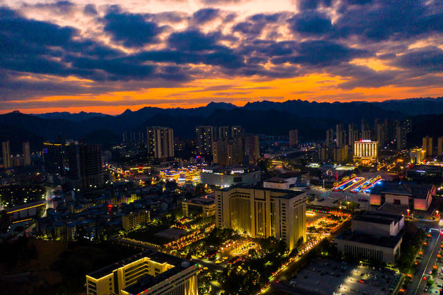 春节  灯光  城市  湘西