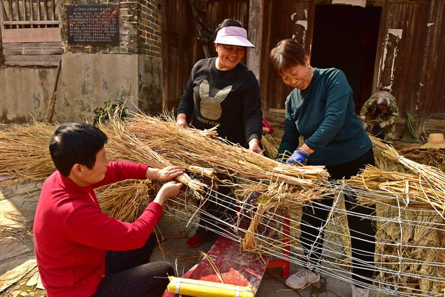 春节 民俗 草龙