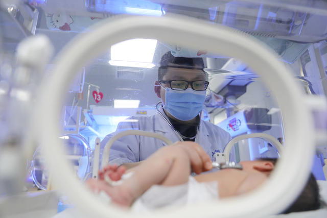 除夕 新生儿 岗位 坚守