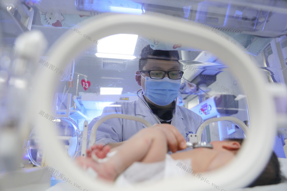 除夕 新生儿 岗位 坚守