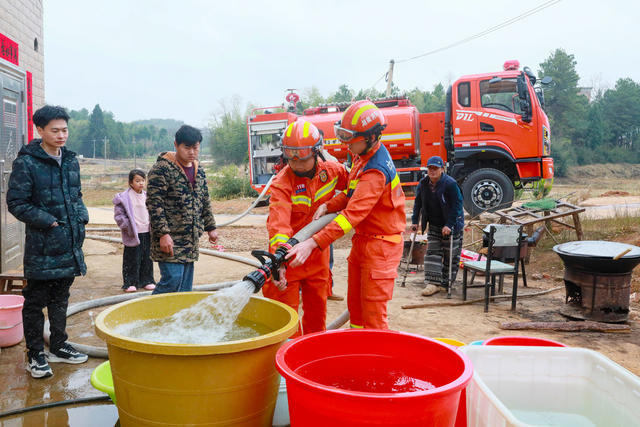 送水  解困  消防  除夕  坚守