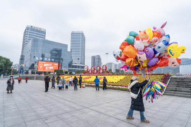 “欢度春节”成节景