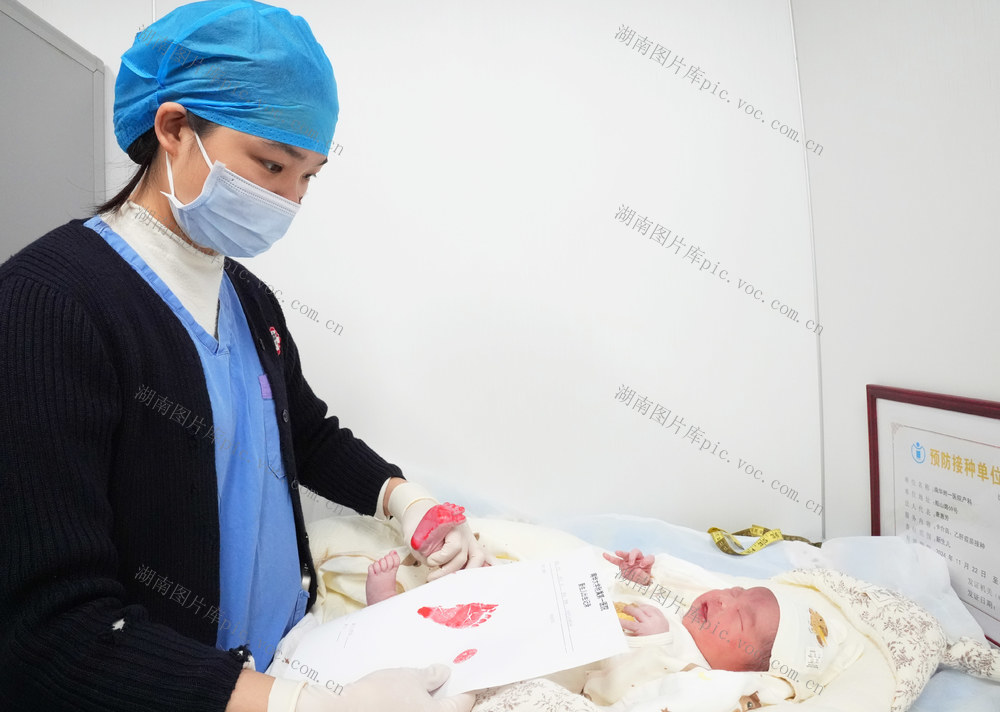 正月 初一 坚守 岗位 健康 医务工作者