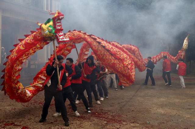 湖南  常宁  洋泉 村民 舞龙 迎新年