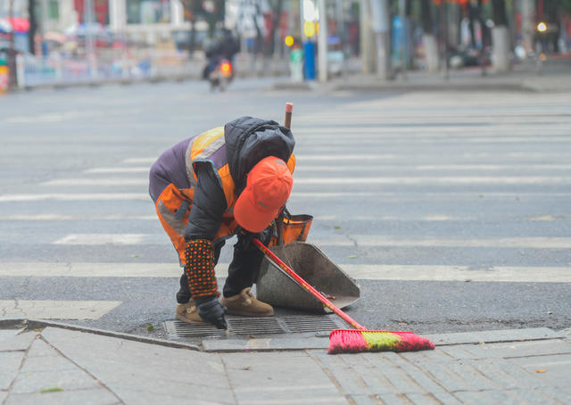 湖南道县：坚守岗位过春节
