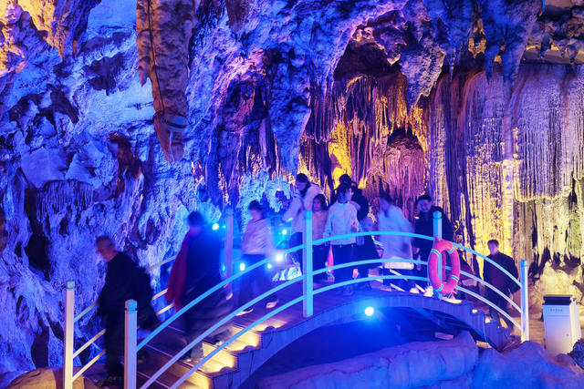 宁远：景区游人如织