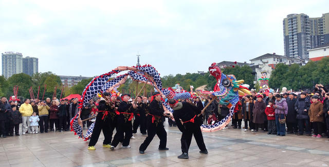 龙腾舞跃贺新春