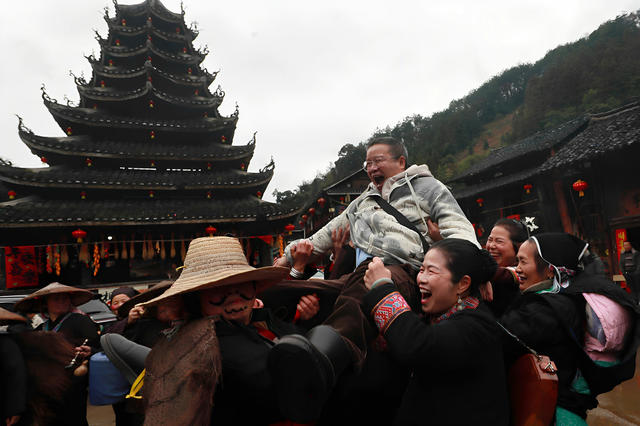 侗寨 春节 迎新春 民俗 游客 年味 悠长 文化盛宴 共庆 新春 佳节


