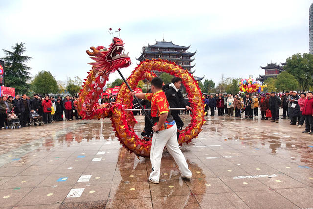 舞狮舞龙闹新春