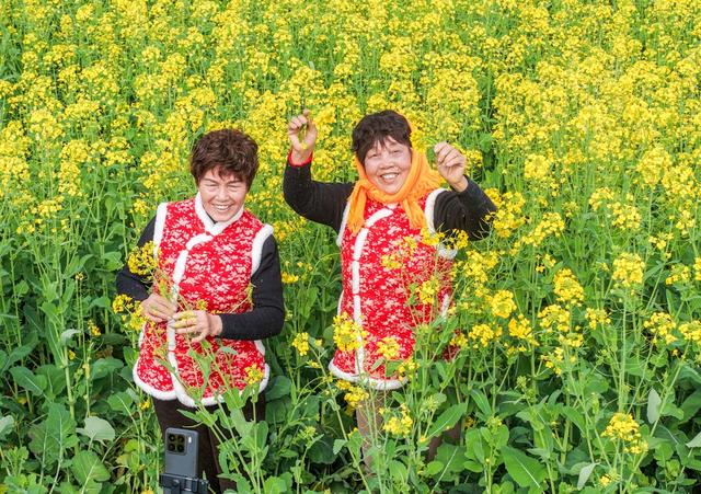 湖南道县：油菜花开酸游人
