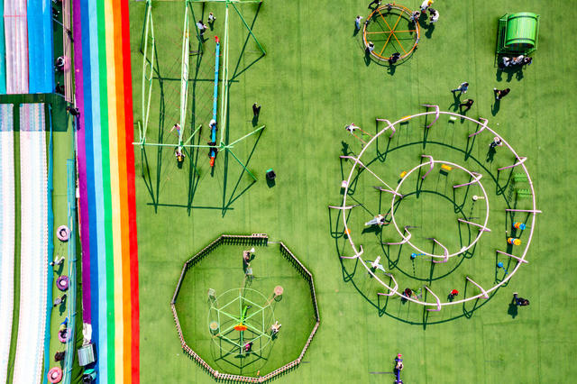 春节   休闲  吉首  草坪  游乐场