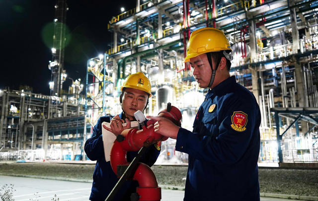 消防员守护平安