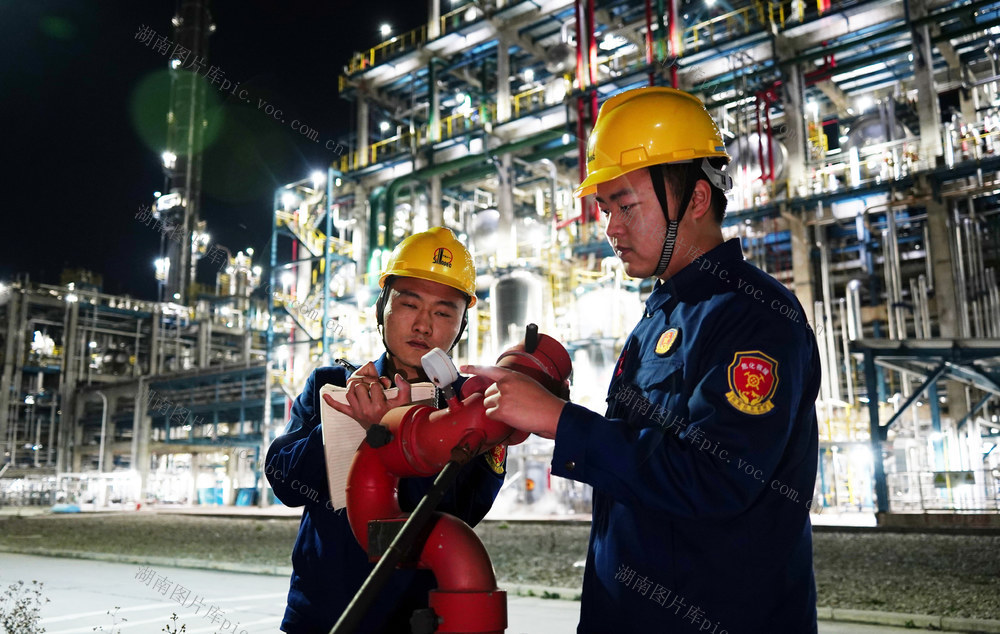 消防员守护平安