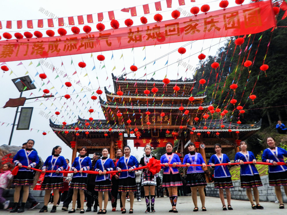 通道 侗族 村民 同庆 寨门 落成