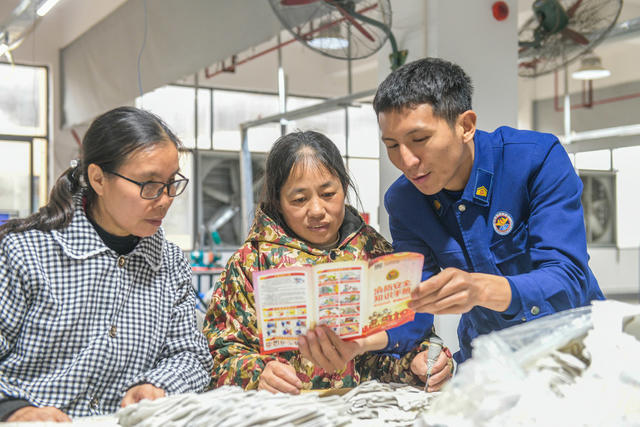 湖南道县：消防进园区 安全护开工