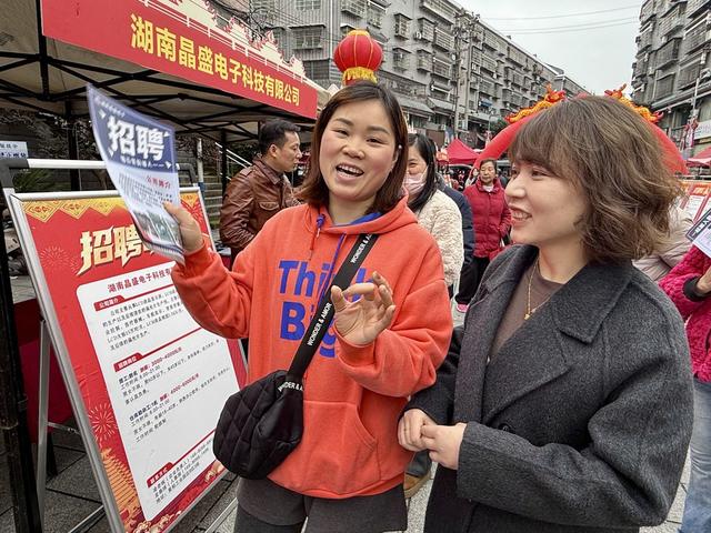 通道：春风送岗暖民心
