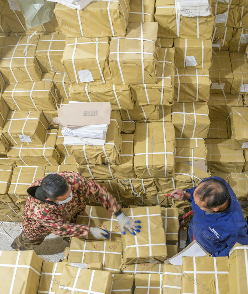 湖南道县：备好教材 迎开学