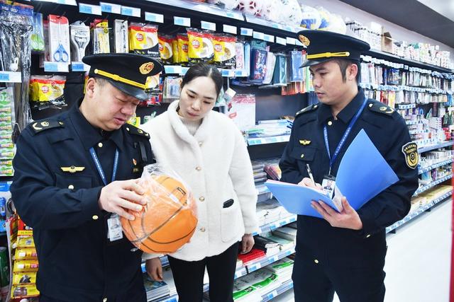    护航学子启新程